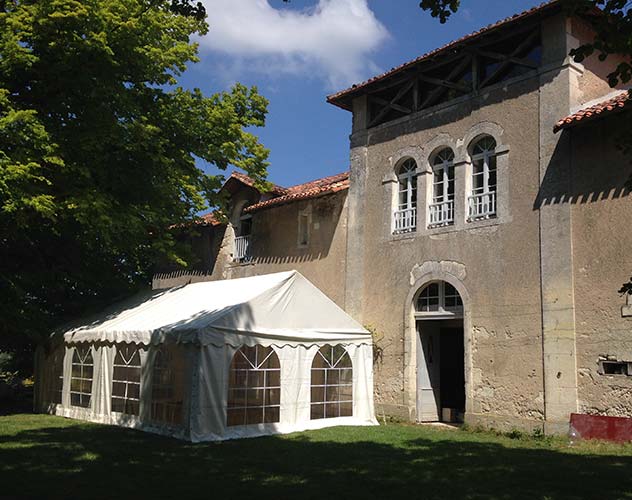 Location chapiteaux plancher tentes réceptions Dordogne Périgueux | CG-Evenements.